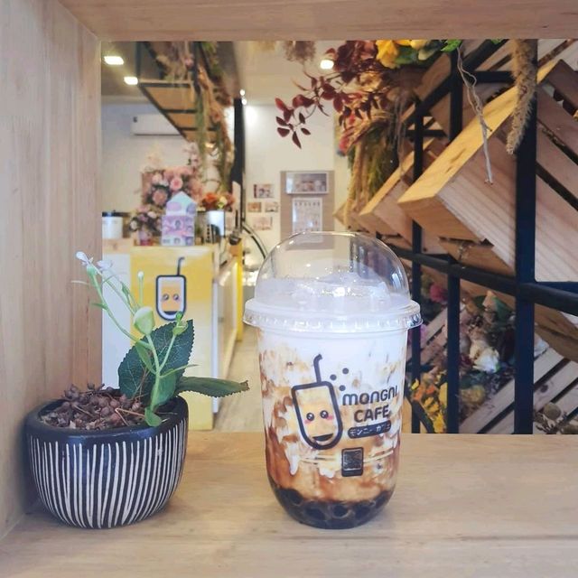 Mongni Cafe' X Khonkaen ここに カフェ 🧋🧋