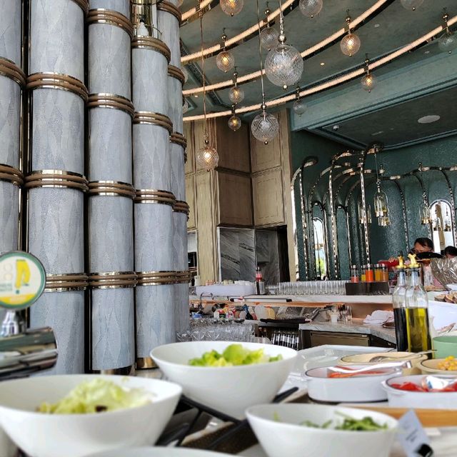 餐廳勁靚😍服務非常好嘅自助早餐
