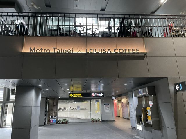 超有特色的大安森林公園捷運站 非常有設計感像是一個花園 