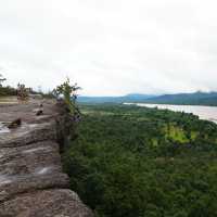 เที่ยวชมอุทยานแห่งชาติ ติดกับพรมแดนประเทศลาว