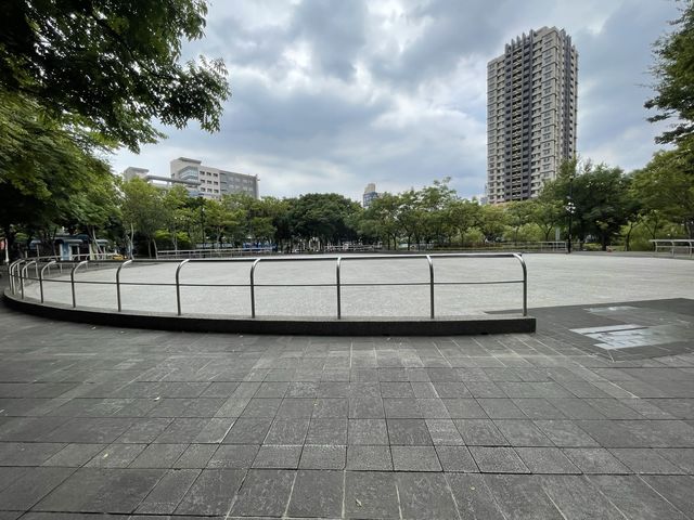 原來板橋就可以拍天空之境滑輪廣場很好逛