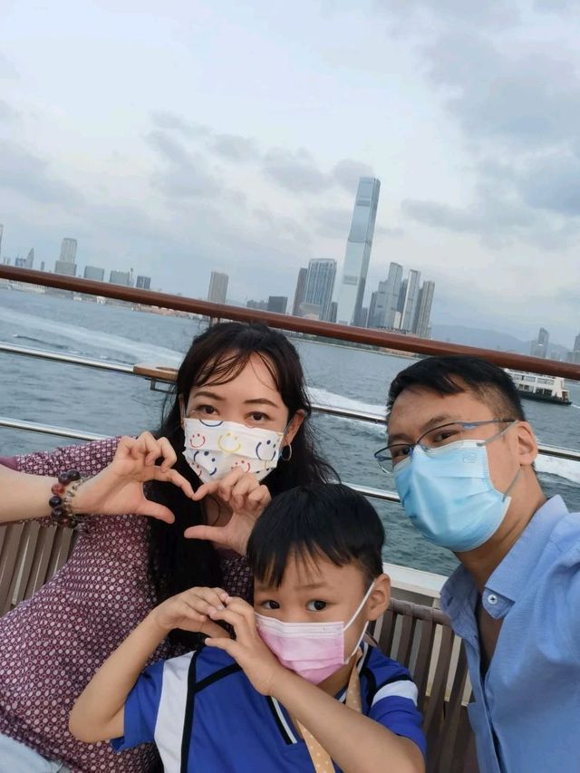 飽覽香港日落美景的豪華遊艇的東方之珠