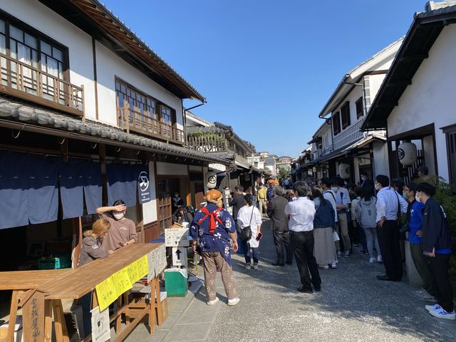 頭をたたいてもらうとご利益がある？『素隠居』
