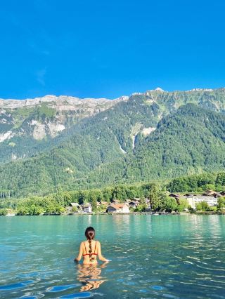 The peaceful lakeside village of Bönigen in Switzerland❤️