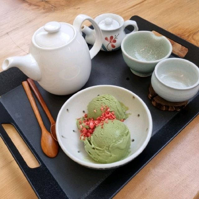 하동의 녹음을 녹차와 함께 즐길 수 있는 카페