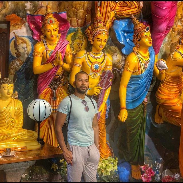 Gangaramaya Temple in Colombo 