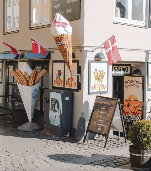 Morning walk around Nyhavn