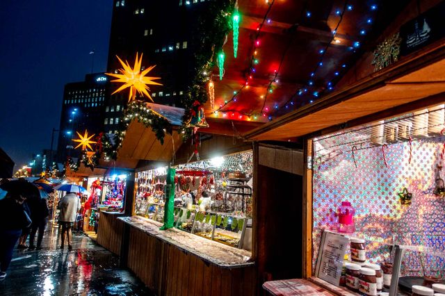 Christmas Village | LOVE Park.