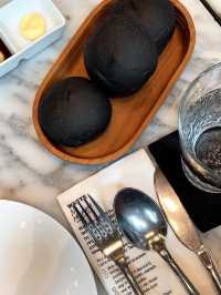 Another hound cafe ร้านอาหารที่มีดีมากกว่ารสชาติ