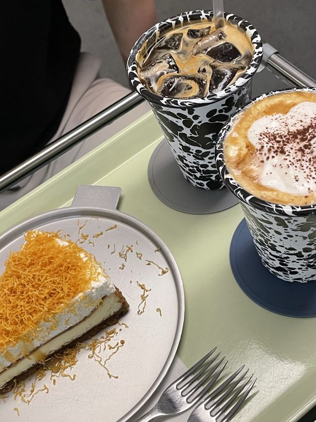 연남동 미로길 감성카페 “플루프커피”