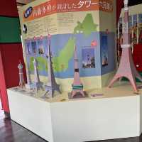 階段でチケット売場へ