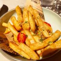迷幻燈光氛圍超好｜房間餐酒館The Room Bistro｜震撼你的視覺