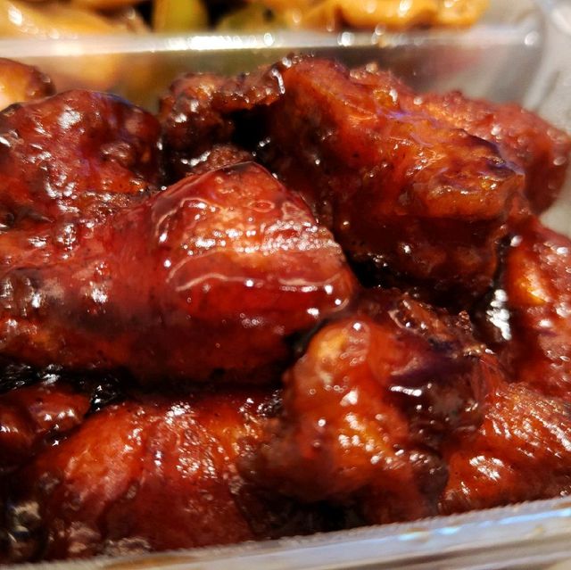 長龍兩餸飯店，排咗半小時至買😱好有鑊氣，東張西望也有介紹過㗎！