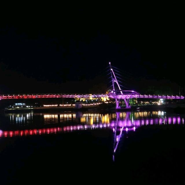 Stunning Kuching Darul Hana Bridge