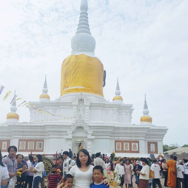 พระธาตุนาดูน มหาสารคาม