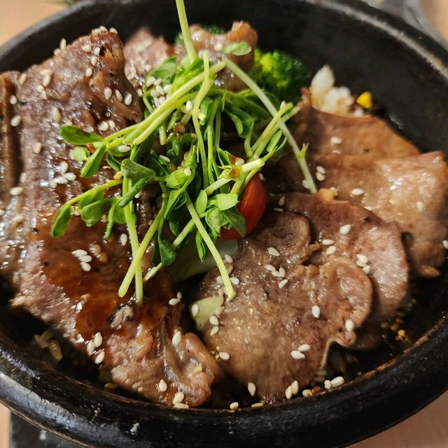 熱辣辣的石鍋飯