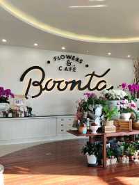 Boonta Café สไตล์ glasshouse เหมือนนั่งอยู่ในสวน