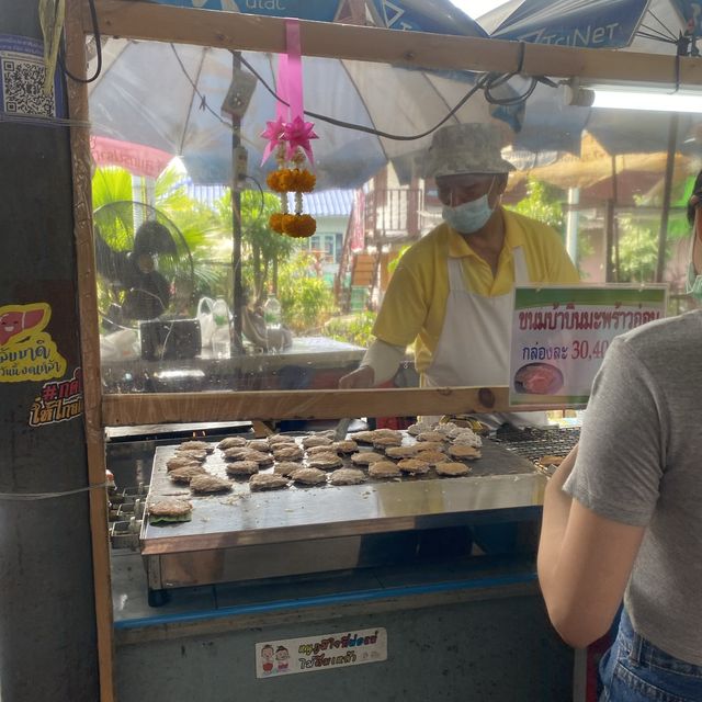 ตลาดน้ำวันเสาร์-อาทิตย์ บางน้ำผึ้ง