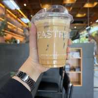 พาเที่ยวคาเฟ่สไตล์ลอฟ  ย่านชุมชนริมน้ำจันทบุรี 🥤