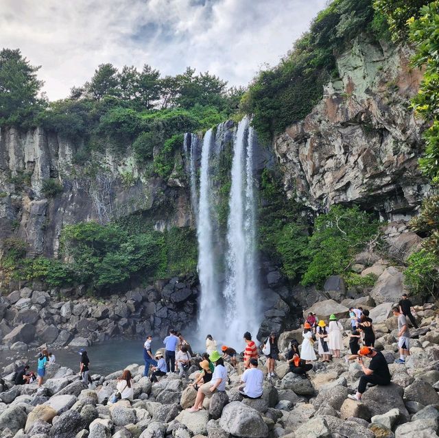 📷 바다로 바로 떨어지는 물줄기, 정방폭포