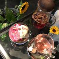 緑、お花溢れる🌻癒し空間カフェ【青山フラワーマーケット】