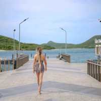 คาเฟ่และที่พักวิวสุดปังริมทะเลแสมสาร 