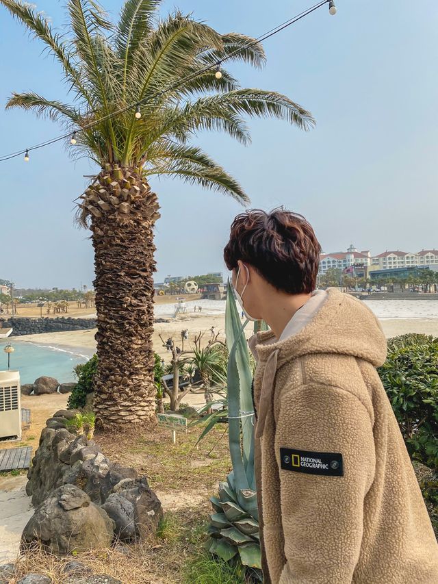 바다가 코앞에 있는 제주 카페’델문도‘