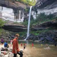 น้ำตกห้วยหลวง สวยงามอลังการ ใหญ่สุดในอีสานใต้