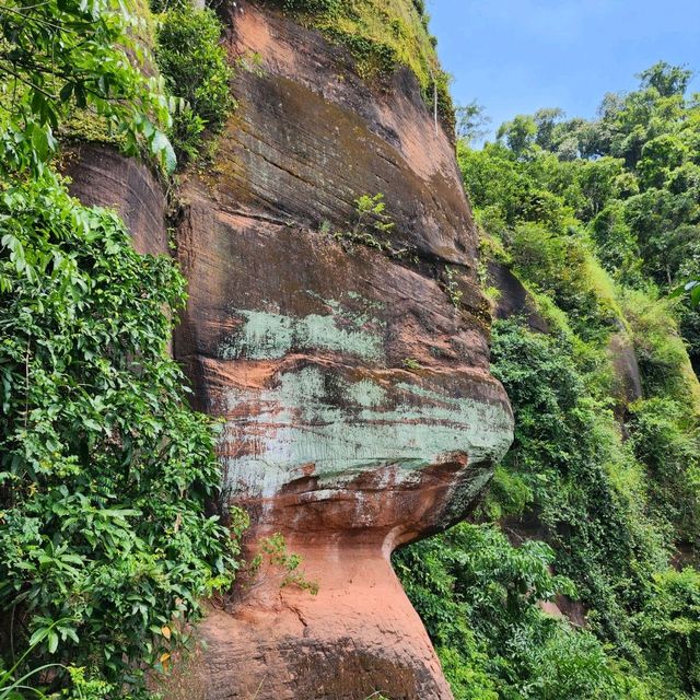 Naga Cave, sun crack snake rocks