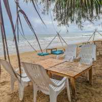 คาเฟ่ริมหาดเจ้าหลาว นอนโดมใส ดูโชว์ควงไฟLED