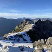 晩秋の燕岳山頂からの景色