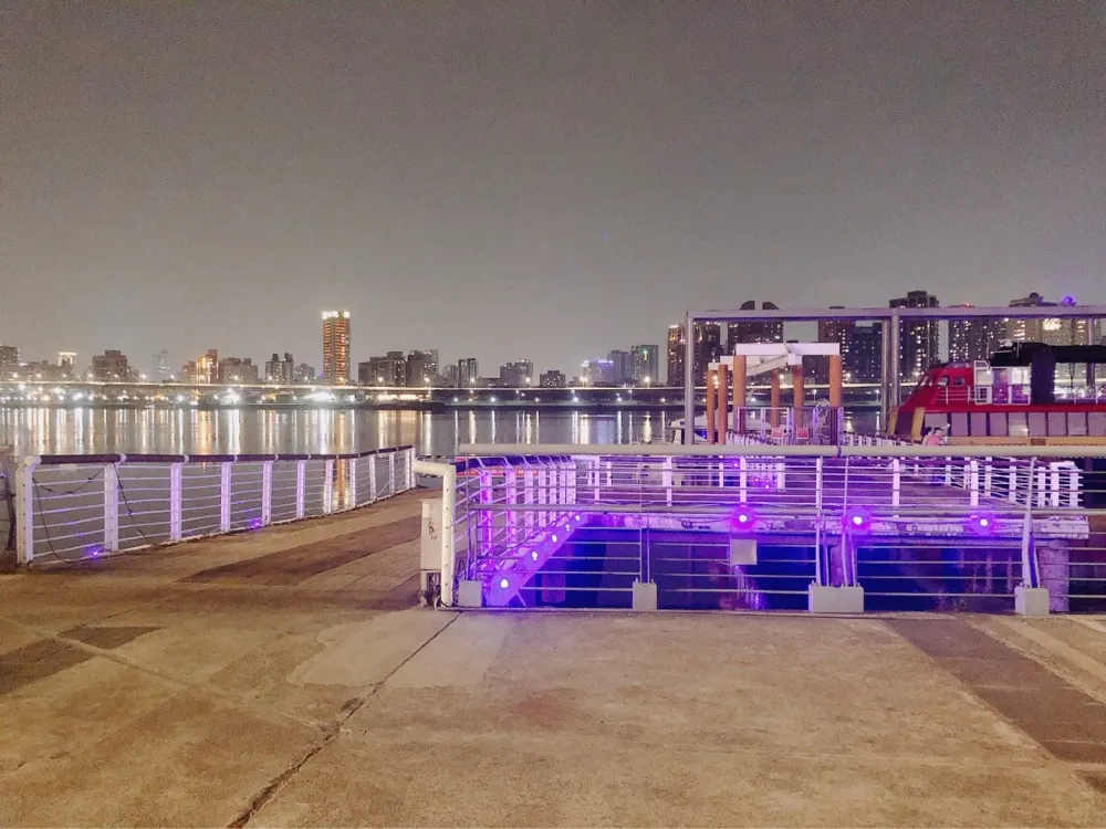 浪漫的夜晚💖🛟 大稻埕碼頭貨櫃市集