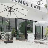 Holmes cafe