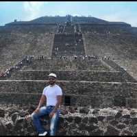 Visiting the Pyramids in Teotihuacan 