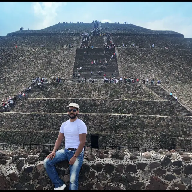 Visiting the Pyramids in Teotihuacan 