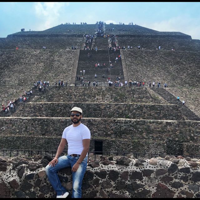 Visiting the Pyramids in Teotihuacan 