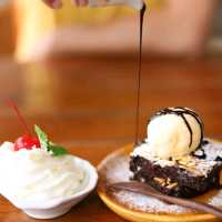 คาเฟ่ริมทะเลขนอม สายชิลพลาดไม่ได้แล้ว