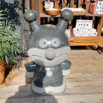 バイキンマンが出迎える！太宰府石ころ館 | Trip.com 福岡