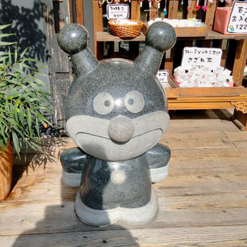 バイキンマンが出迎える！太宰府石ころ館 | Trip.com 福岡
