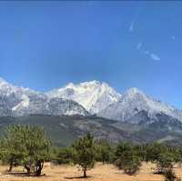 ภูเขาหิมะมังกรหยก (Yulong Snow Mountain)