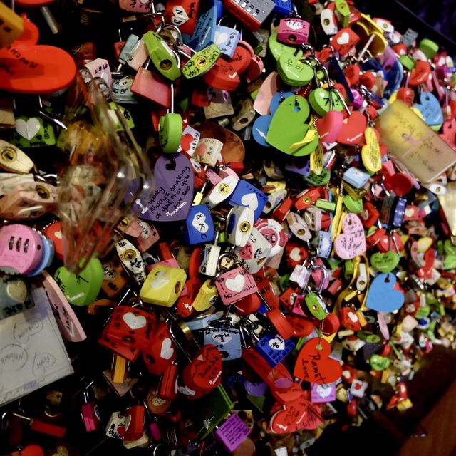 Seoul Tower ยามค่ำคืน บรรยากาศสุดโรแมนติก 