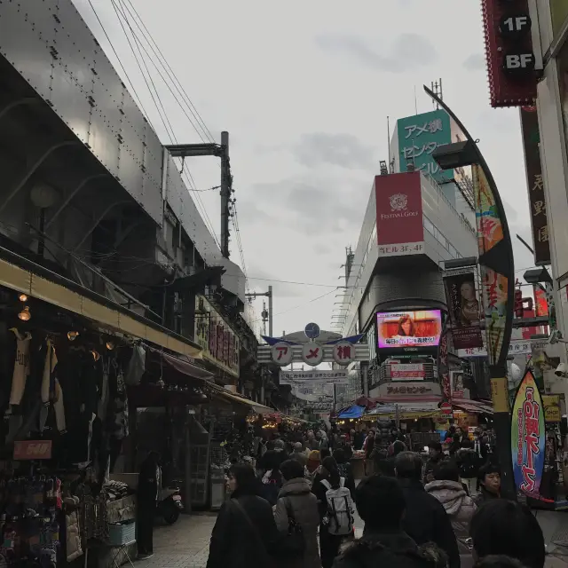 우에노역에서 제일 가까운 시장 아메요코시장