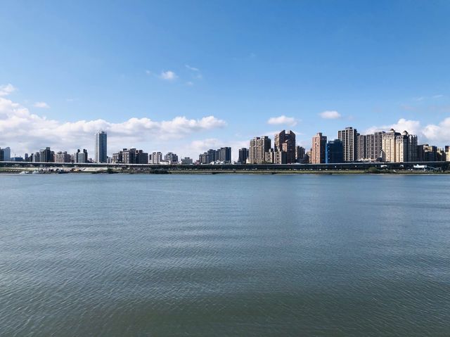 晴空萬里好心情☀️💯大稻埕碼頭貨櫃市集