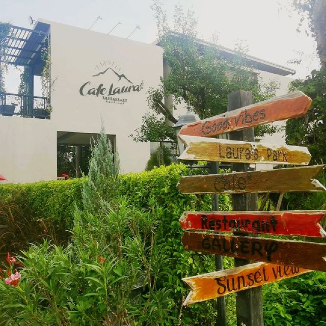 Cafe Laura bar คาเฟ่สไตล์ยุโรปกลางขุนเขา