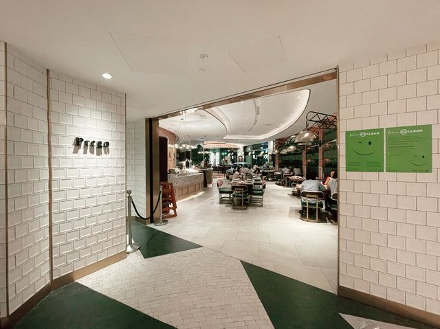 Dining options at Fairmont Hotel