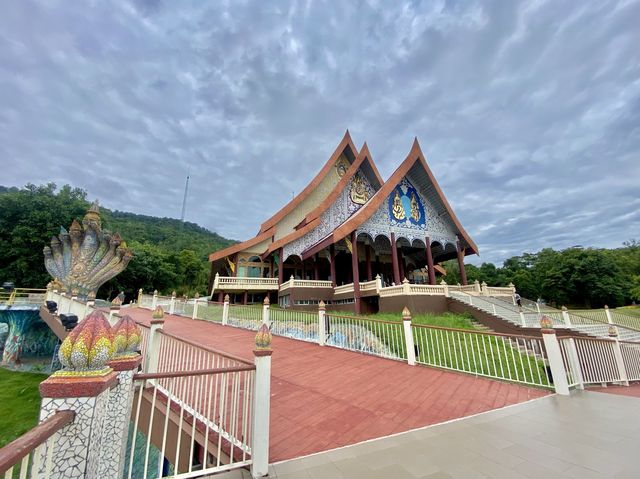วัดป่าห้วยลาด 