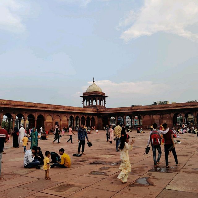 Magnificent yet crowded mosque of Mughal era