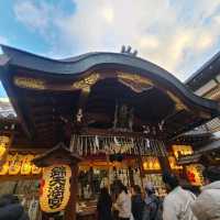 錦市場出て直ぐ、提灯が目印【錦天満宮】⭐