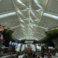 Garden inspired food court 