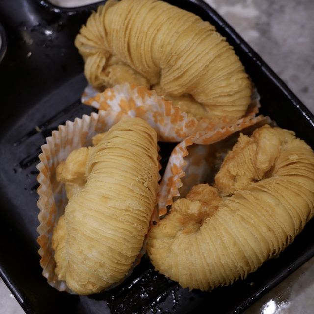 貼地價龍蝦荷葉飯和點心 